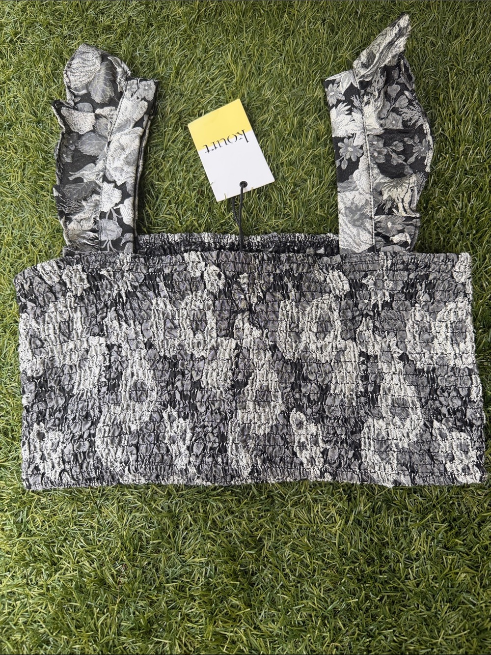 Kourt Medium Black Gray Floral Smocked Ruffle Strap Crop Top NWT - Picture 8 of 9